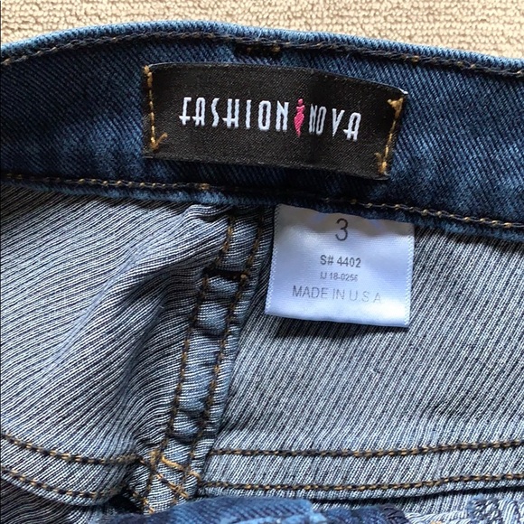 Fashion Nova High Waisted Jeans - Picture 3 of 3